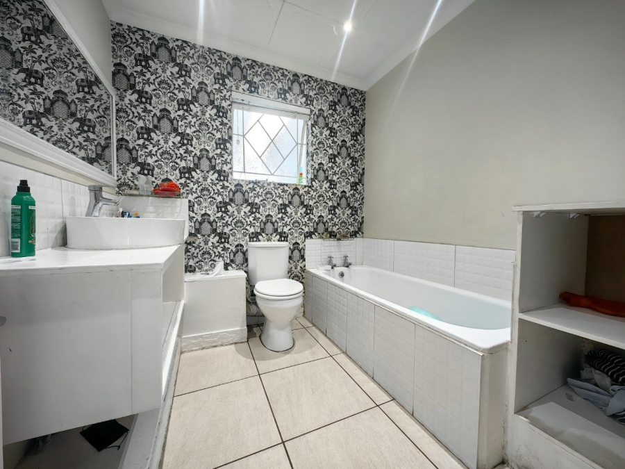 4 Bedroom Property for Sale in Westridge Western Cape